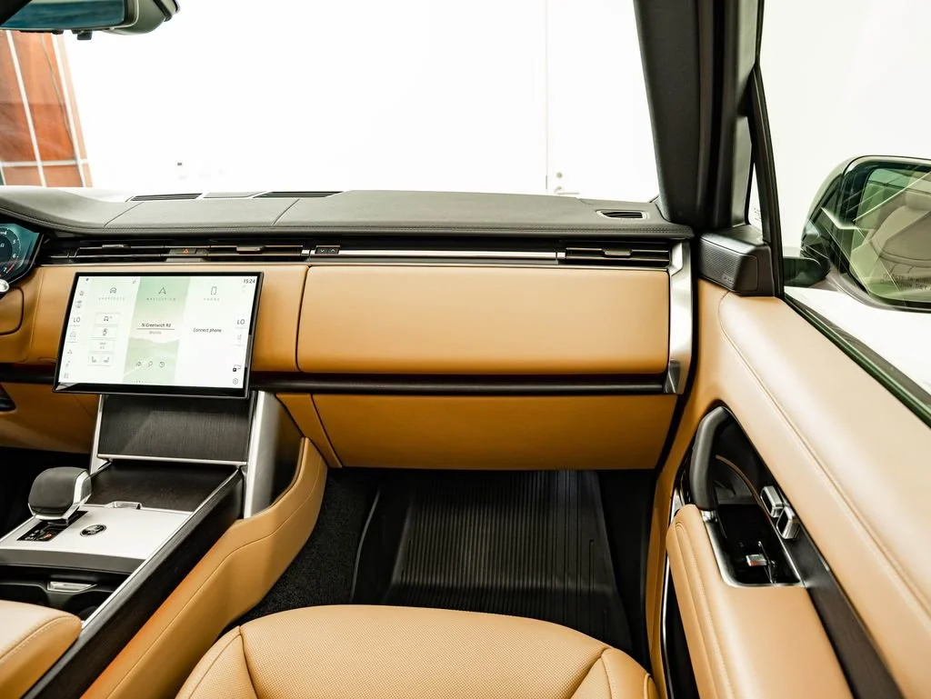 New 2026 Belgravia Green Land Rover SE image 45