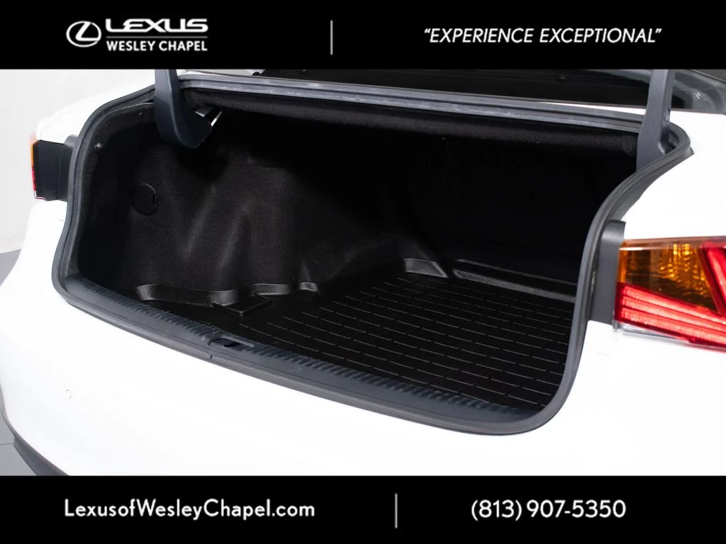 Used 2018 White Lexus 350 image 19
