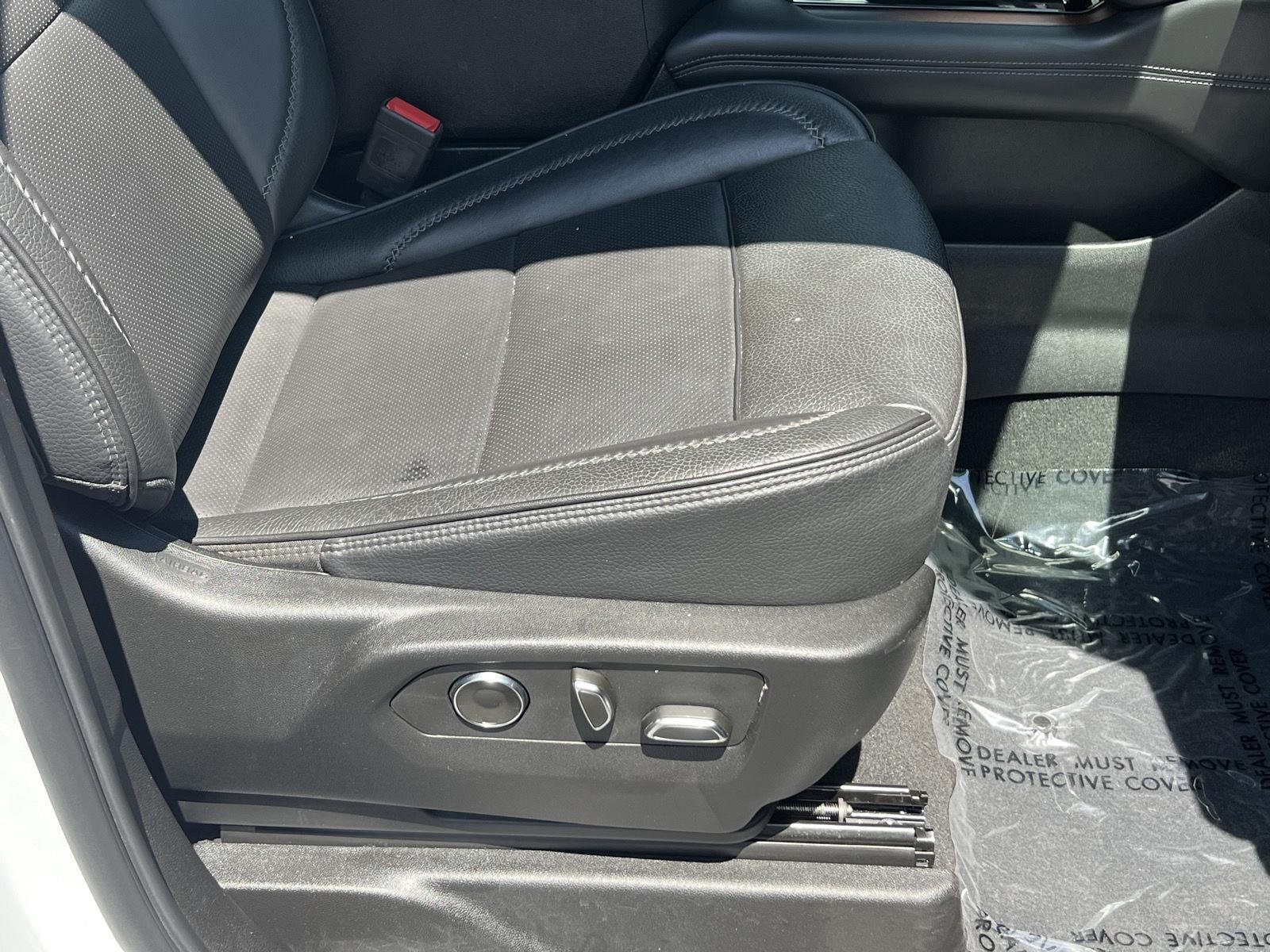 2025 GMC Yukon XL Denali - Photo 18