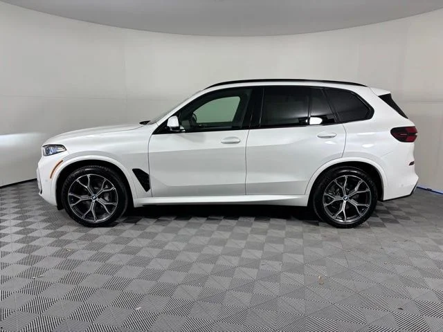 New 2026 Mineral White Metallic BMW xDrive40i image 4
