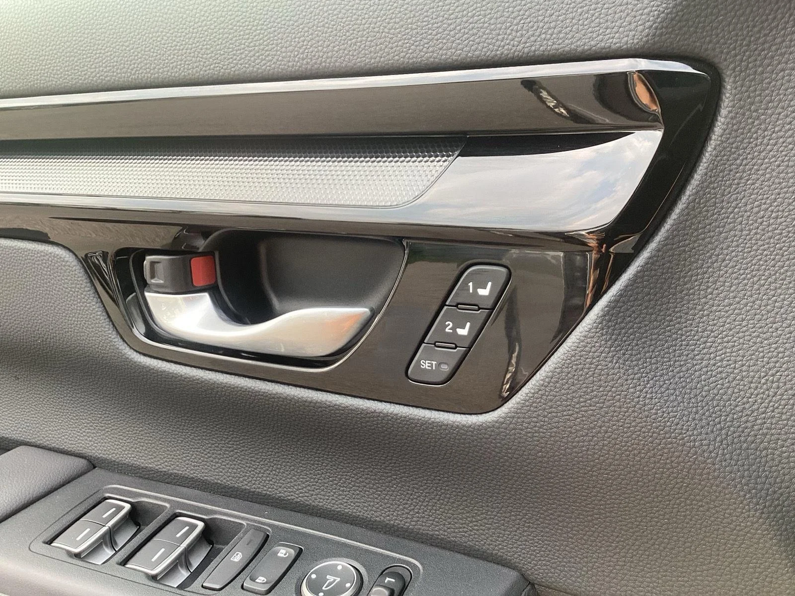 Used 2025 Solar Silver Metallic Honda EX-L image 13