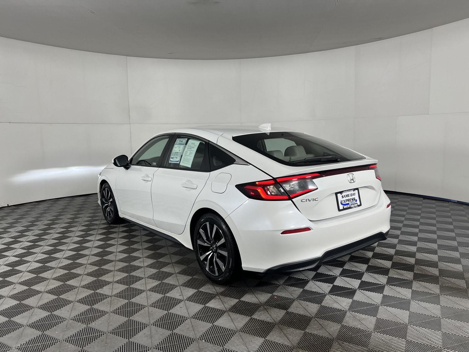 Used 2024 Platinum White Pearl Honda EX-L image 7