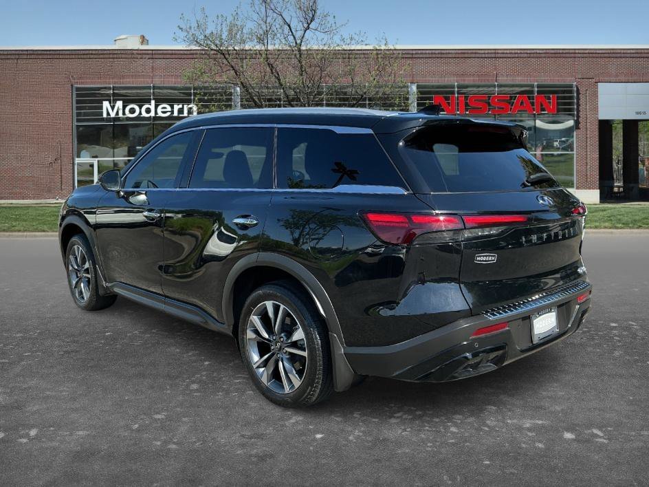 Used 2023 Mineral Black INFINITI LUXE image 2
