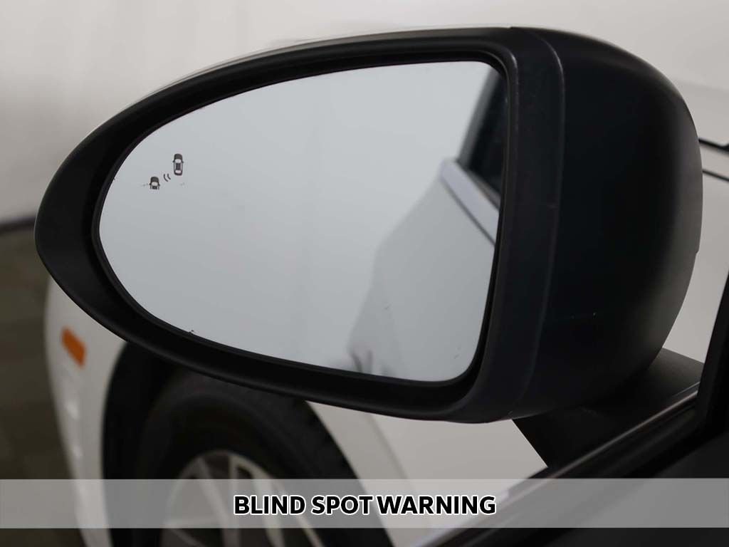 Used 2022 Gray Hyundai SEL image 4