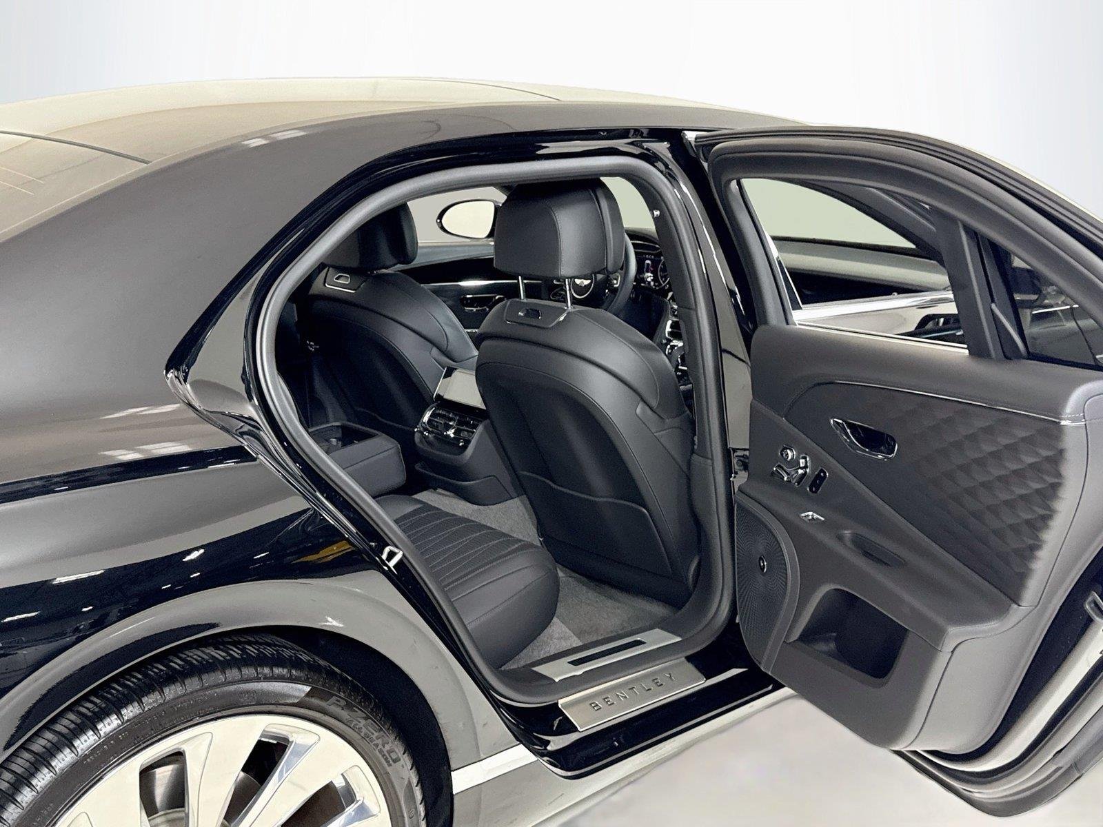 Used 2022 Beluga Bentley V8 | Mulliner Interior | Chrome 23