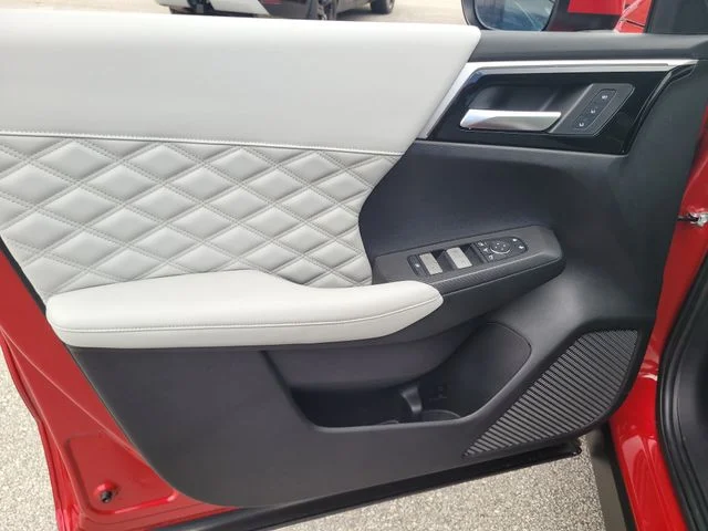 Used 2023 Red Mitsubishi SEL image 17
