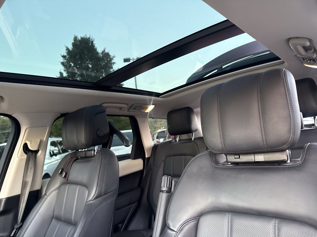 Used 2022 Black Land Rover HSE Silver Edition image 15