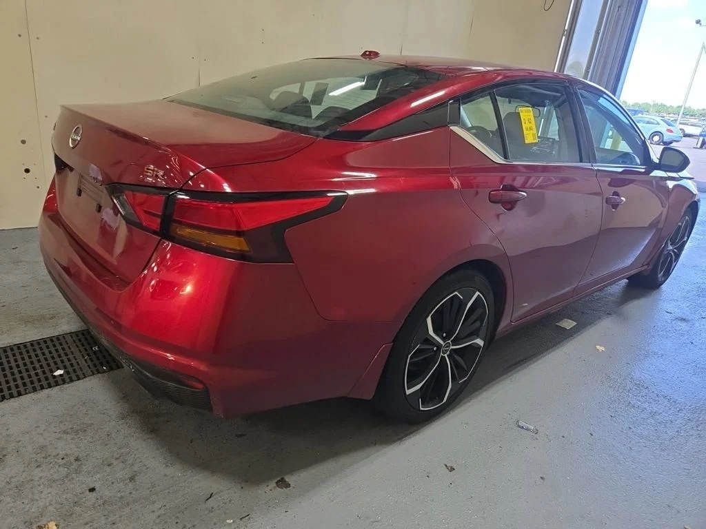 Used 2024 Red Nissan 2.5 SR image 10