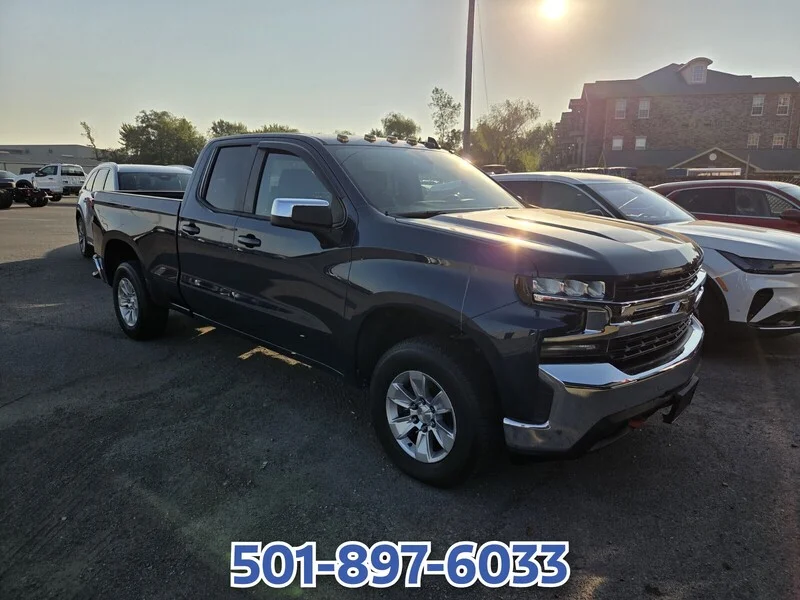 Used 2019 BLUE CHEVROLET 4WD DOUBLE CAB 147" LT image 2