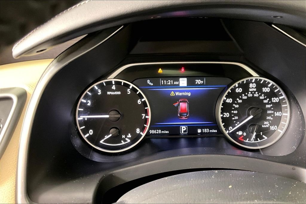 Used 2022 Red Nissan Platinum image 12