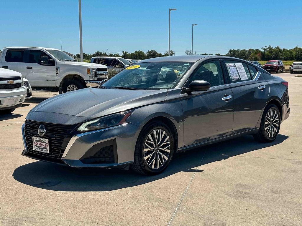 2025 Nissan Altima SV - Photo 7