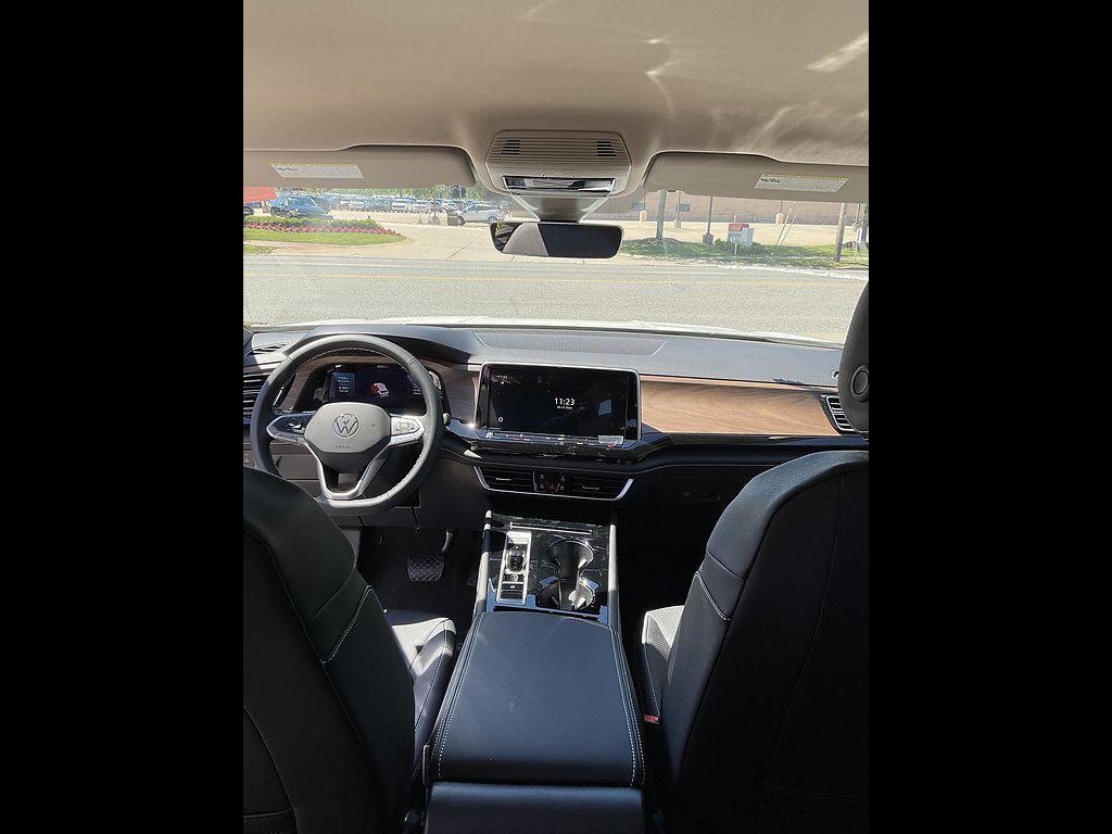 New 2026 Opal White Pearl Volkswagen SE 4Motion image 10