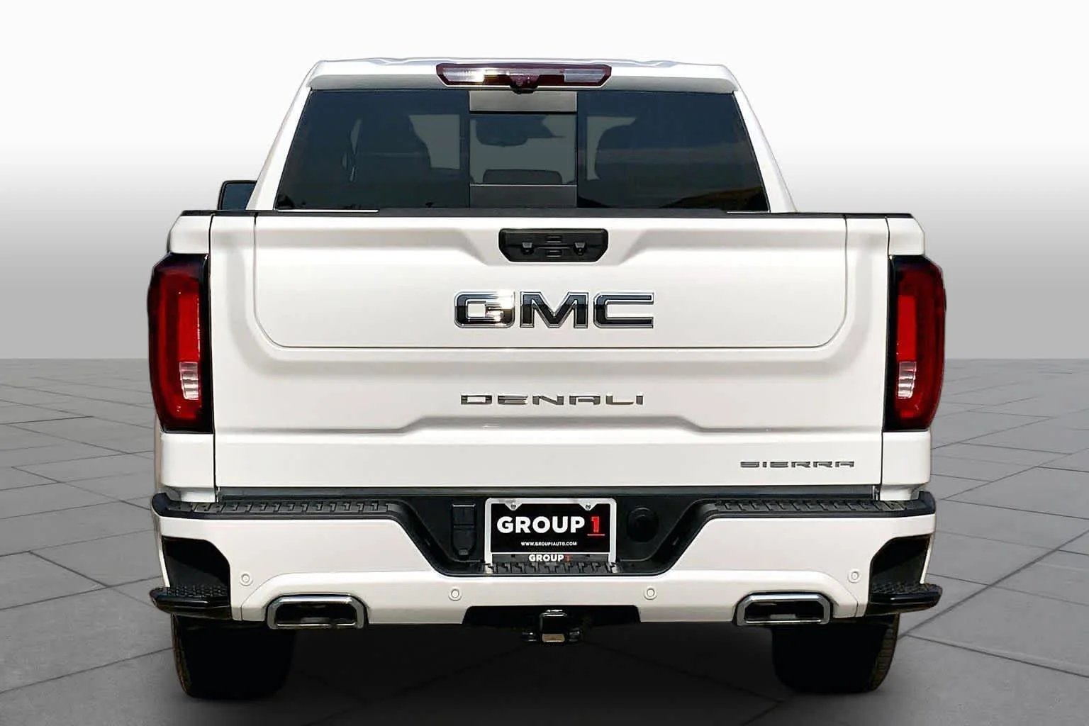 Used 2024 White Frost Tricoat GMC Denali Ultimate image 5