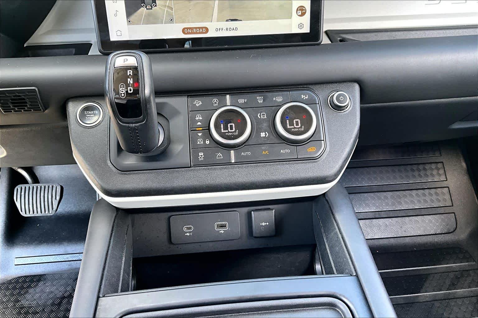 Used 2020 Eiger Grey Metallic Land Rover HSE image 32