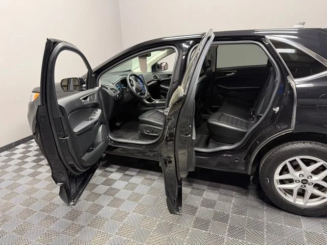 Used 2023 Black Ford SEL image 13