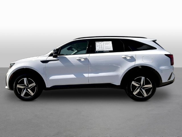 Used 2023 White Kia S image 4