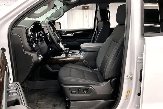 Used 2024 Summit White GMC Elevation image 24