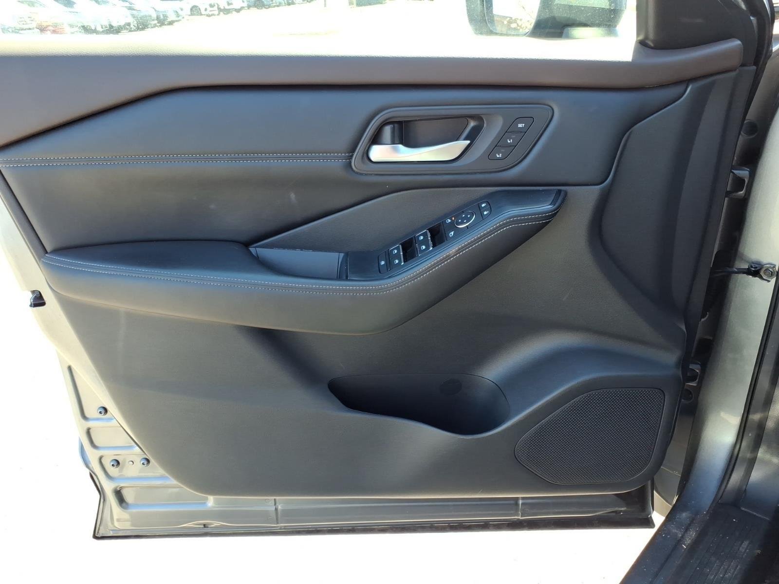 Used 2022 Gun Metallic NISSAN SL image 24