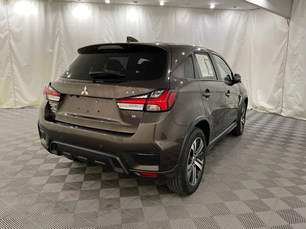Used 2024 Oak Brown Metallic Mitsubishi SE image 5