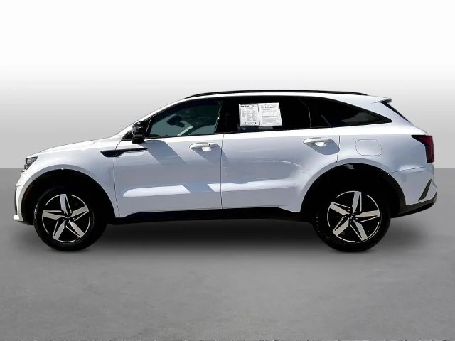 Used 2023 White Kia S image 4
