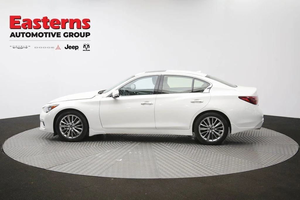 Used 2023 White INFINITI LUXE image 64