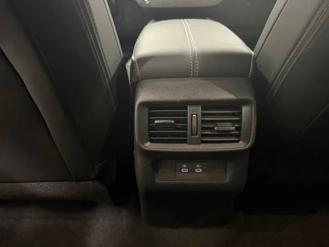New 2025 Everest White TriCoat Nissan SL image 17
