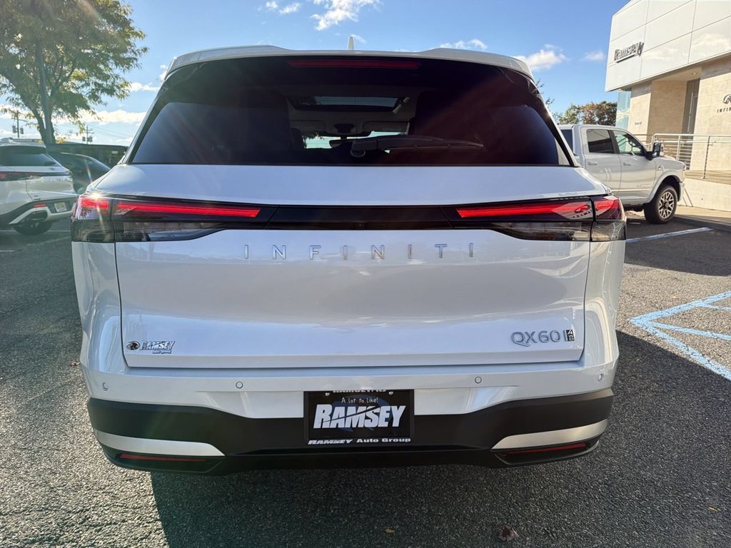 Certified Used 2026 White INFINITI LUXE image 27