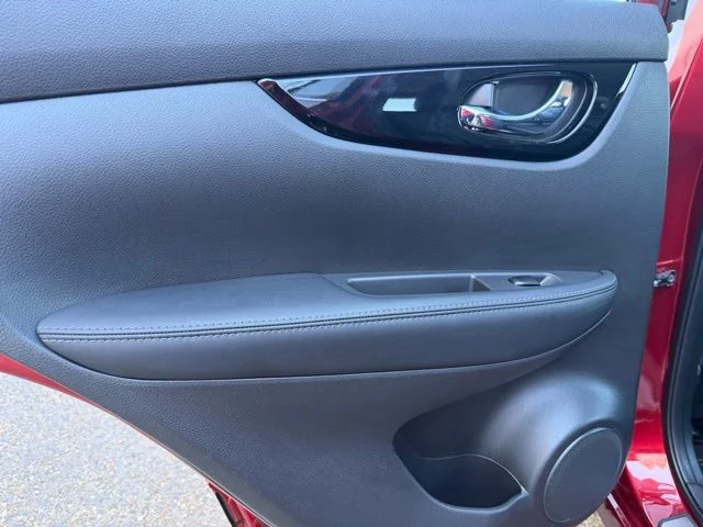 Used 2022 Red Nissan SL image 12