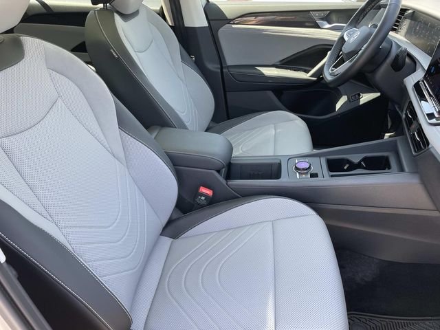 Used 2026 Silver Metallic Volkswagen 2.0T SE image 28