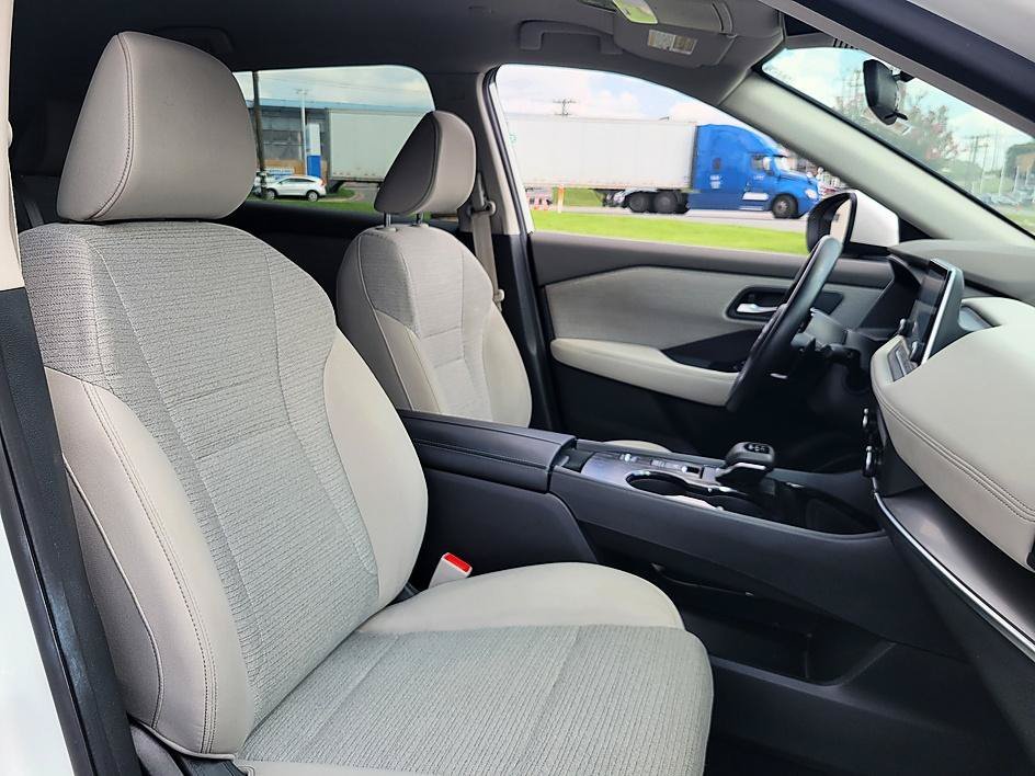 Used 2023 Pearl White Tricoat Nissan SV image 16
