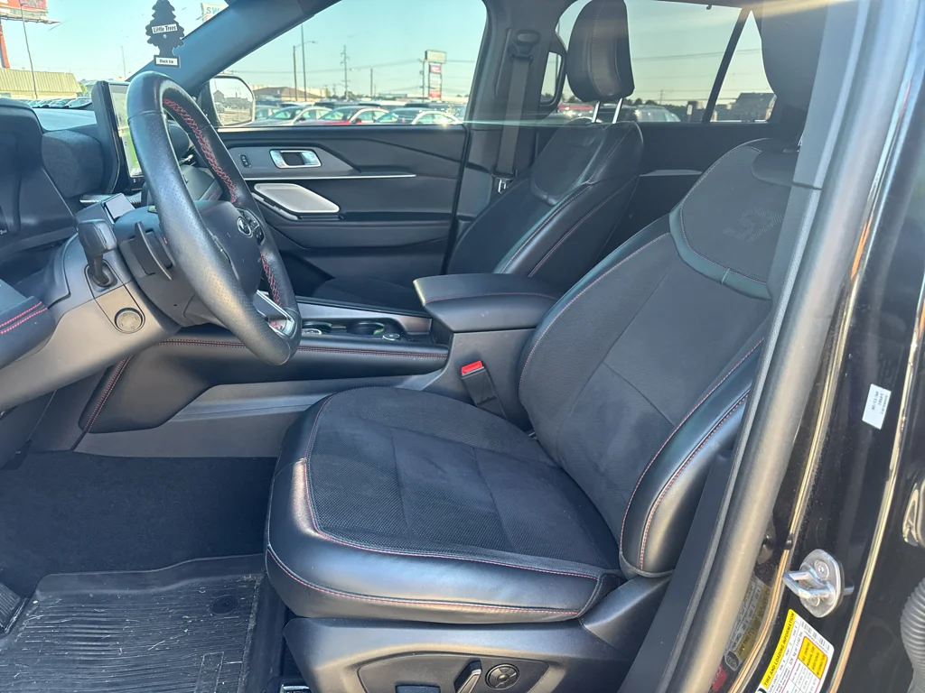 Used 2025 Agate Black Metallic Ford ST image 9