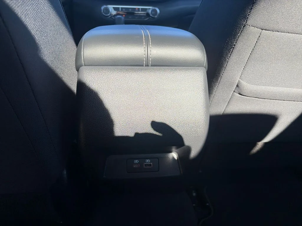 Used 2025 White Nissan 2.5 SV image 37