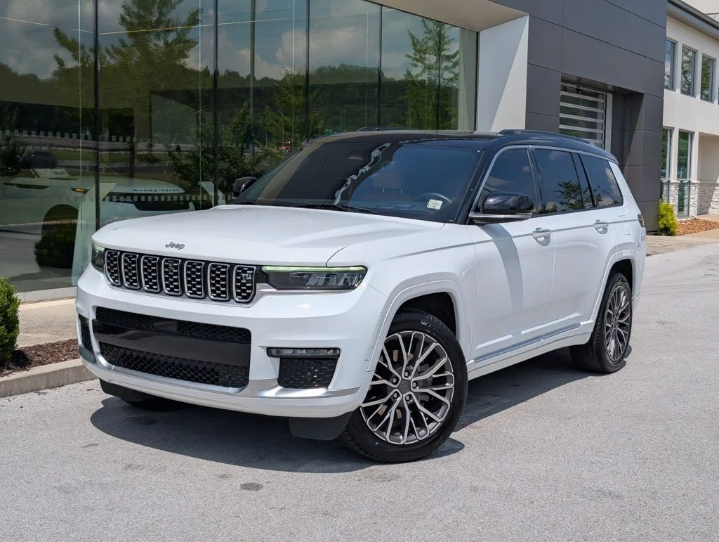 Used 2024 White Jeep Summit image 1