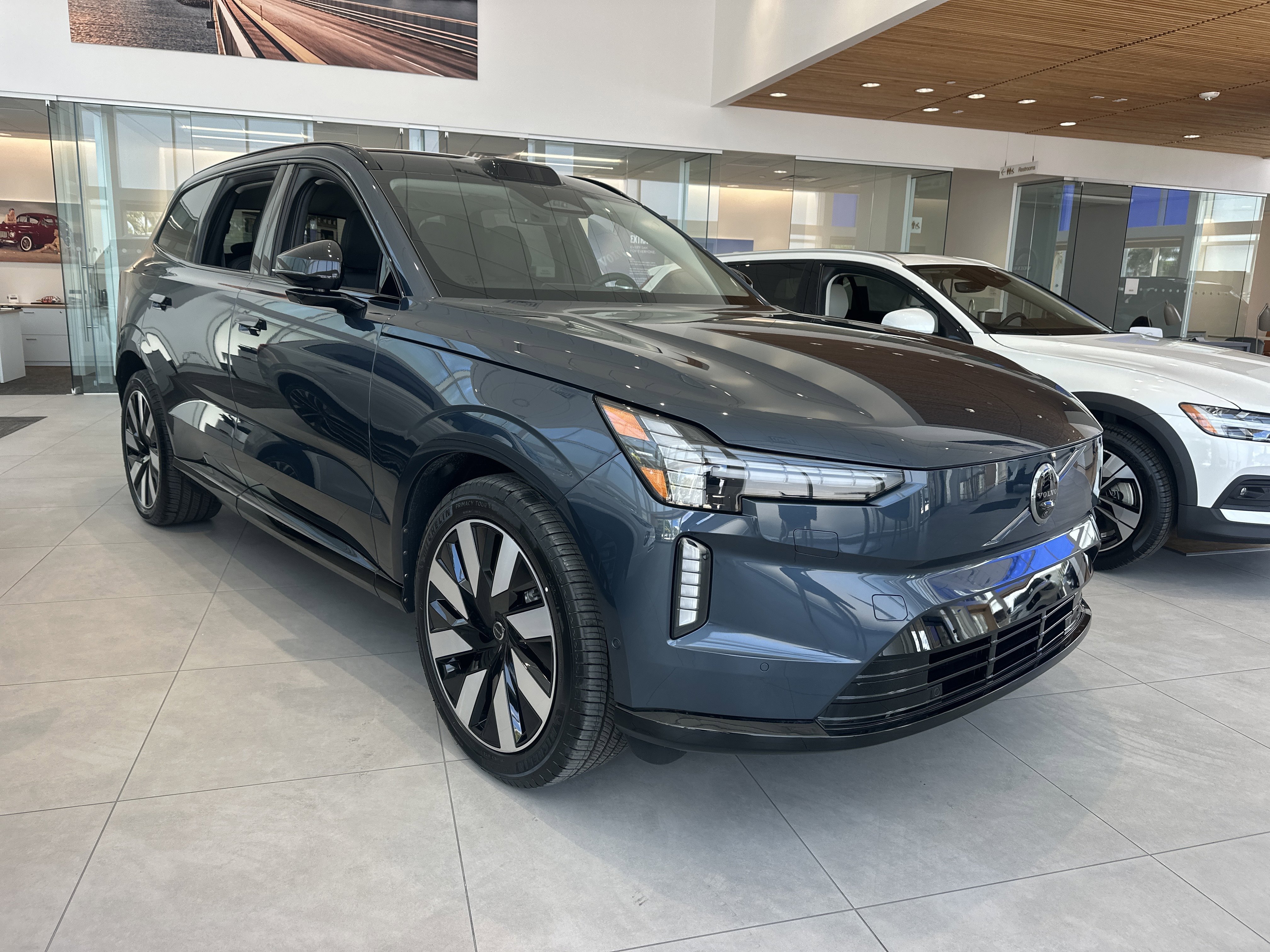 2025 Volvo EX90 Twin Motor Performance Ultra 7-Seater's photo