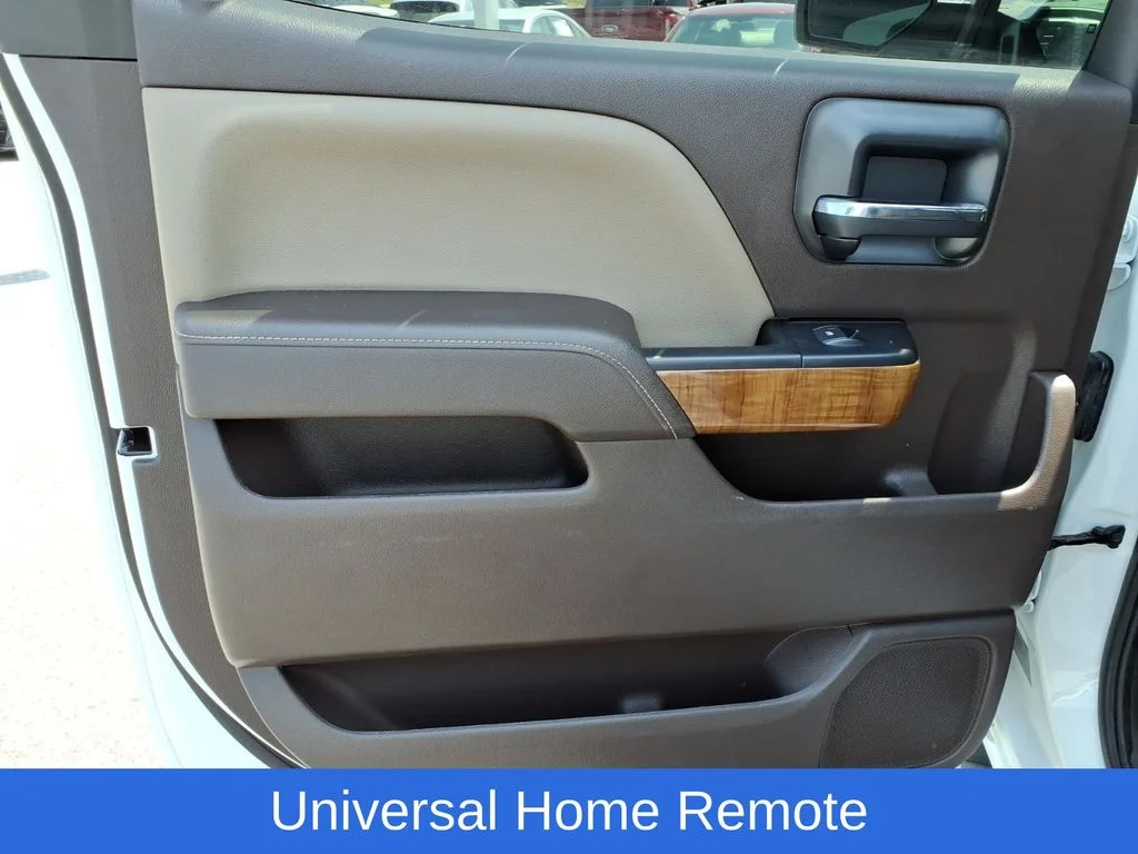 Used 2018 White GMC SLT image 32