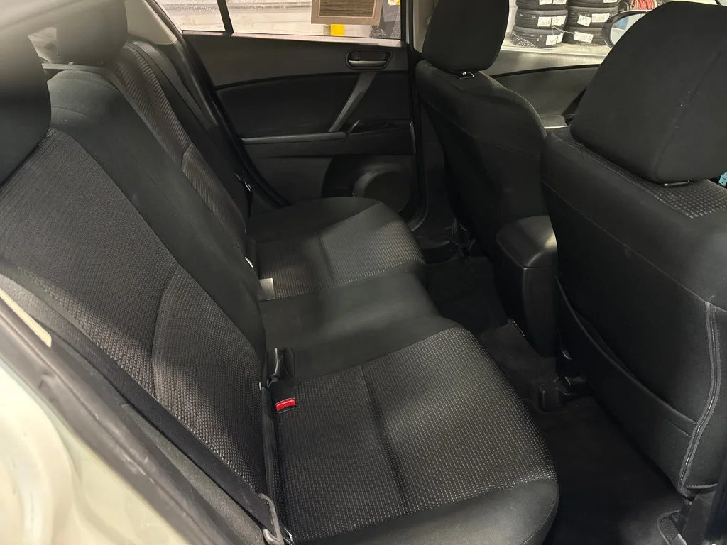 Used 2013 White Mazda i Sport image 12