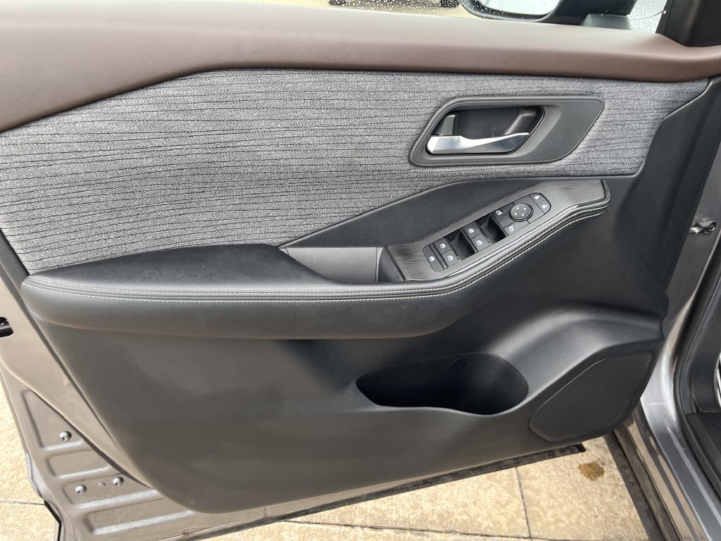 Used 2023 Gray Nissan SV image 11