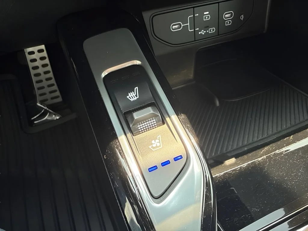 Used 2025  Kia X-Line SX image 25