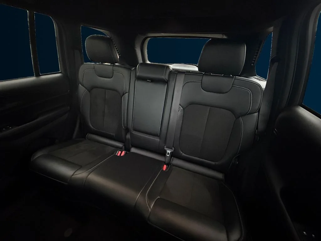 Used 2025 White Jeep Altitude image 16