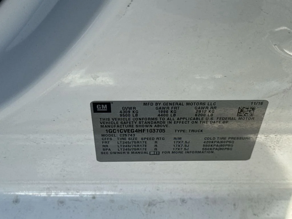 Used 2017 White Chevrolet LT image 33