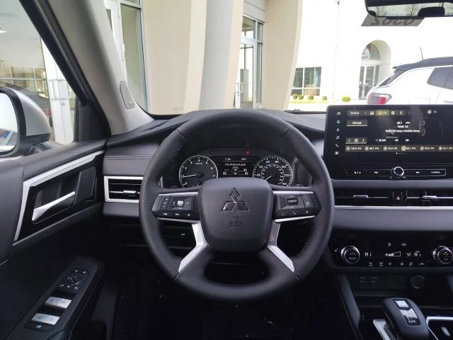 New 2026 Gray Mitsubishi SE image 15