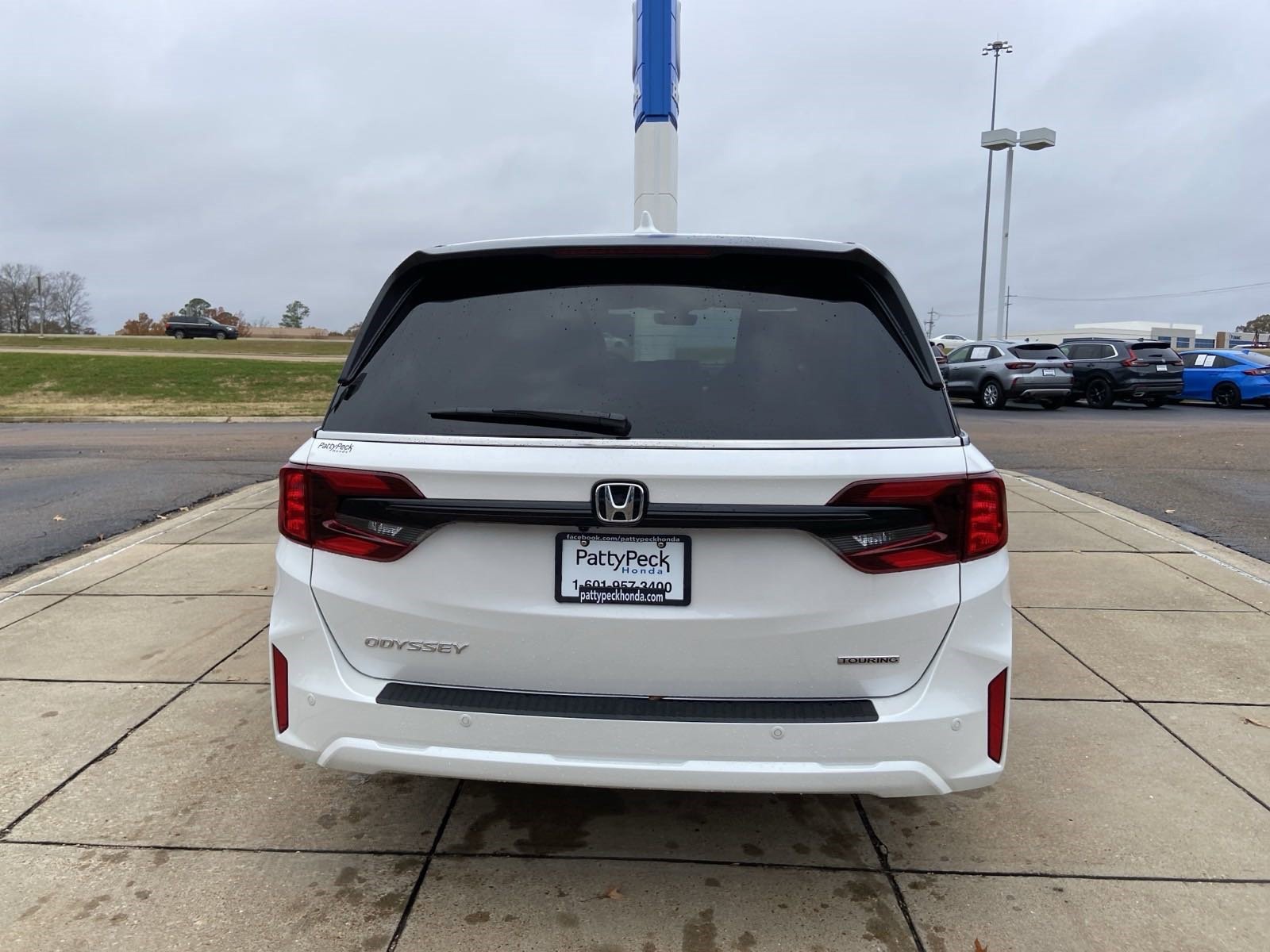 New 2026 Platinum White Pearl Honda Touring image 9