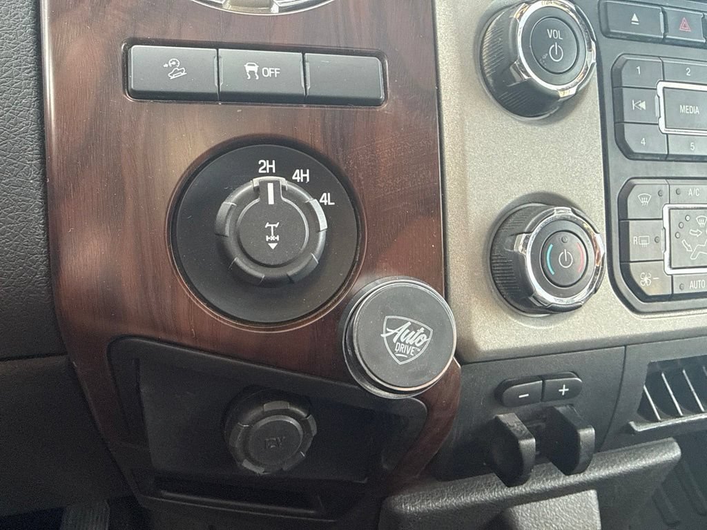 Used 2014 Oxford White Ford Lariat image 28