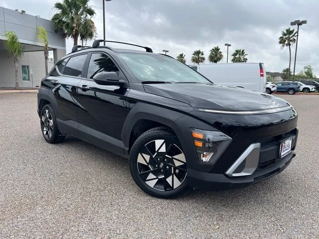 Used 2025 Black Hyundai SEL image 1
