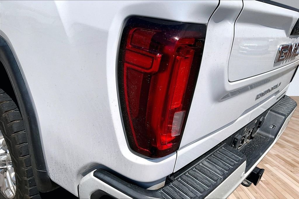 Used 2020 White GMC Denali image 29