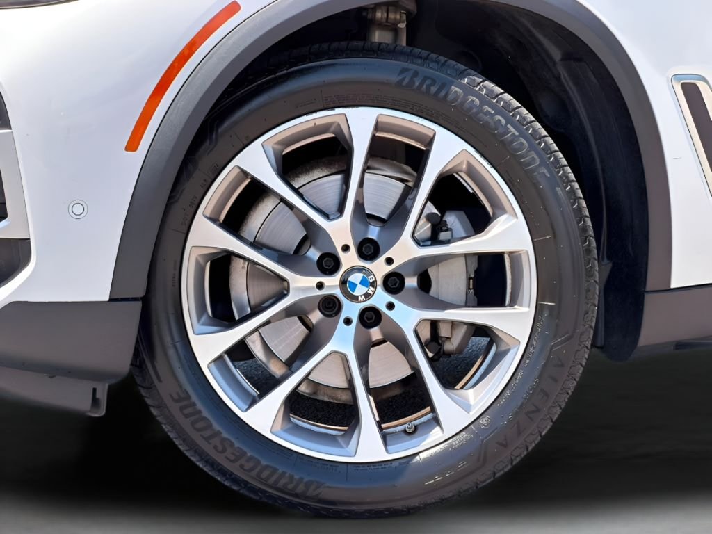 Used 2022 White BMW xDrive40i image 10