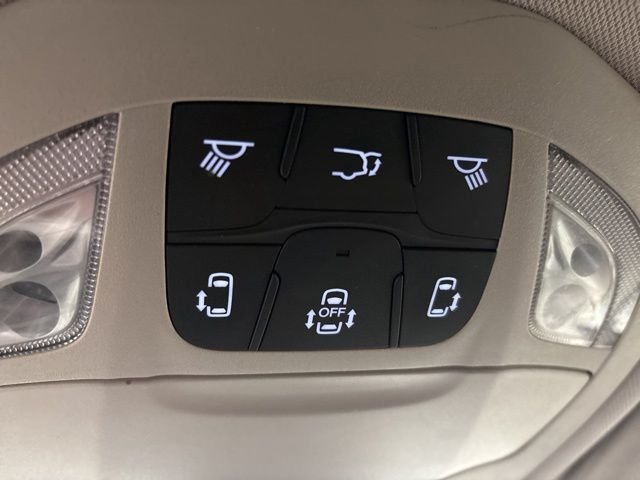 Used 2022 White Chrysler Touring L image 27