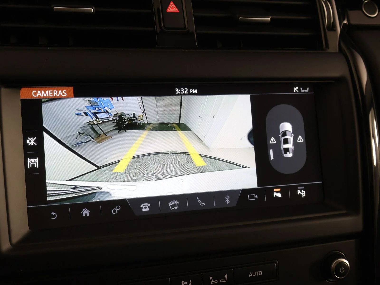 Used 2020 Fuji White Land Rover SE image 13