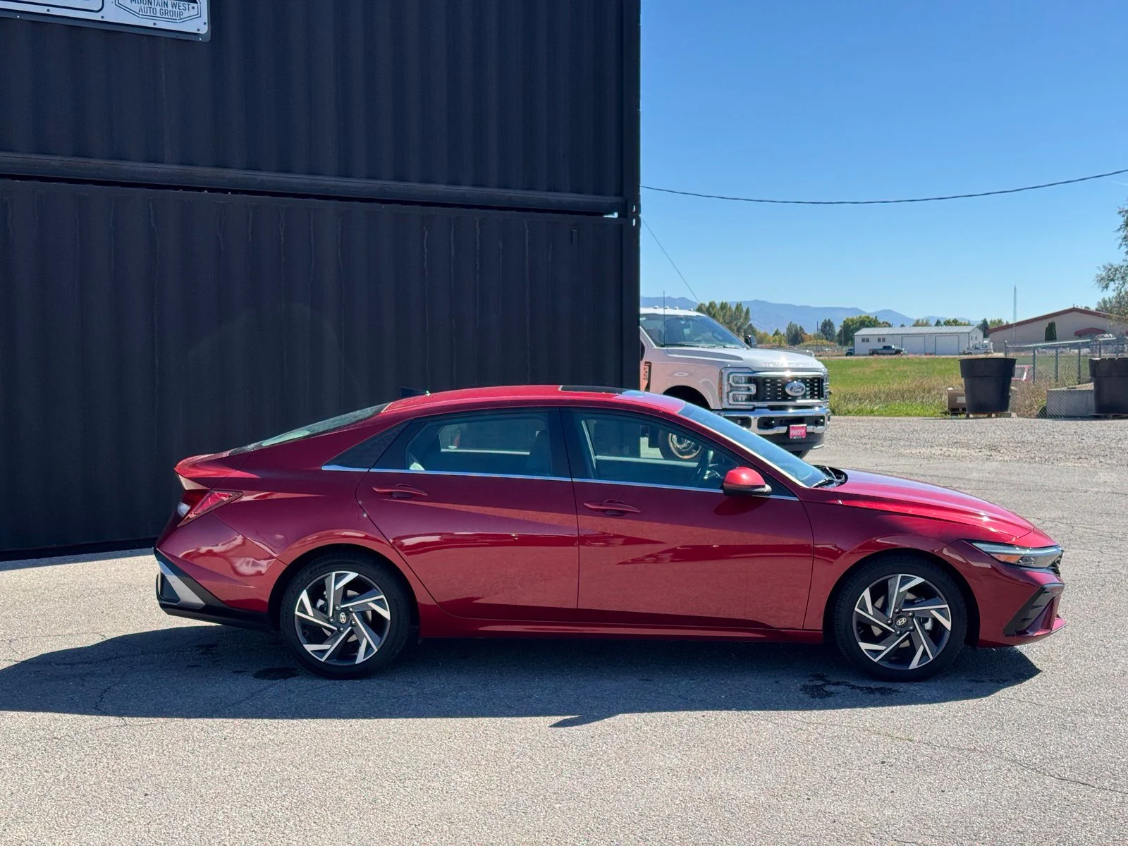 Used 2025 Red Hyundai SEL Convenience image 5