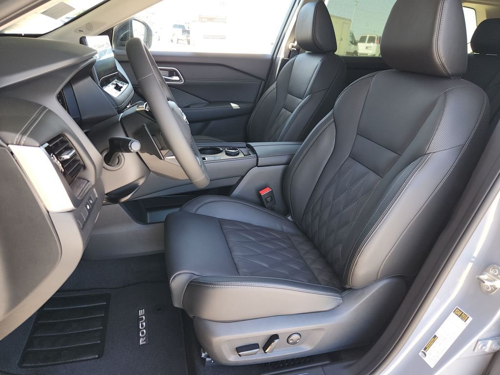 New 2026 Boulder Gray Pearl / Super Black Two-tone Nissan Platinum AWD image 8